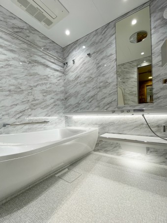 オーバーヘッドシャワーで快適お風呂タイム♪ オーバーヘッドシャワーで快適お風呂タイム♪